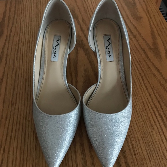 Silver heels 8.5 - Picture 1 of 4